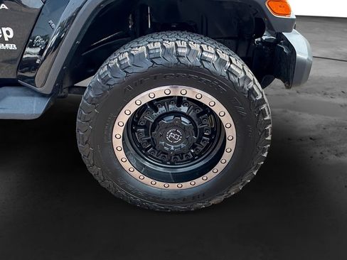 Used 2020 Jeep Wrangler Unlimited Sahara AWD/4WD image 13