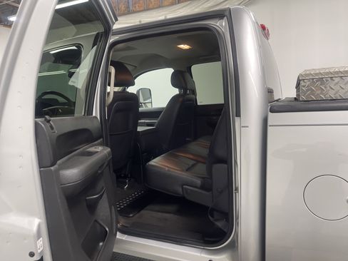 Used 2010 Chevrolet Silverado 2500 LT w/ Exterior Plus Package image 13
