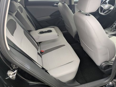 Used 2024 Volkswagen Taos SE image 14