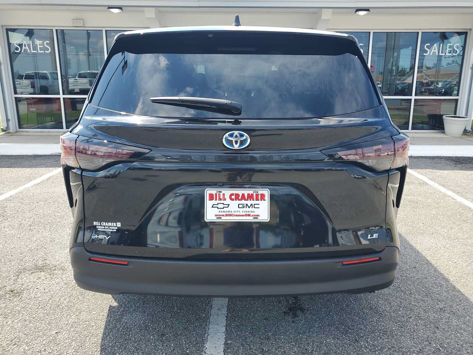 Used 2025 Toyota Sienna LE FWD image 5