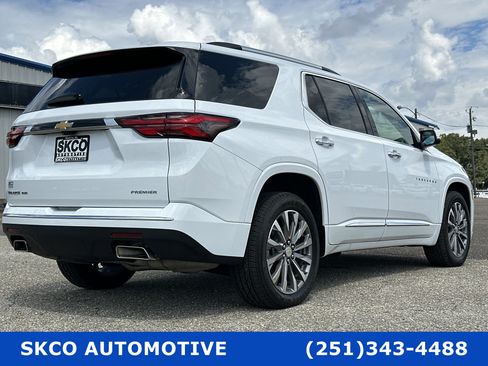 Used 2023 Chevrolet Traverse Premier w/ LPO, Cargo Package image 5