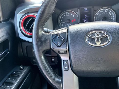 Used 2016 Toyota Tacoma SR AWD/4WD image 24