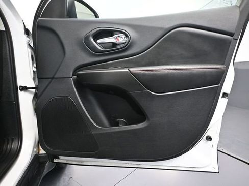 Used 2019 Jeep Cherokee Trailhawk image 42