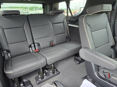 New 2025 Chevrolet Suburban Premier image 14