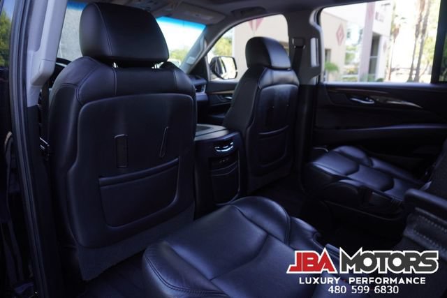 Used 2018 Cadillac Escalade Premium Luxury AWD/4WD image 7