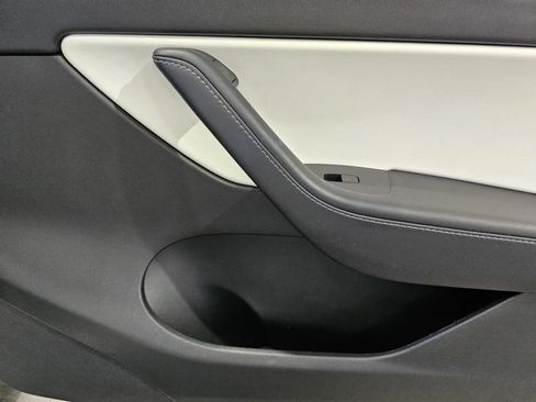 Used 2021 Tesla Model Y Long Range AWD/4WD image 7