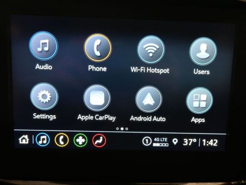 Used 2023 Chevrolet Traverse LT image 12