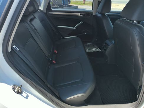 Used 2017 Volkswagen Passat 1.8T SE FWD image 33