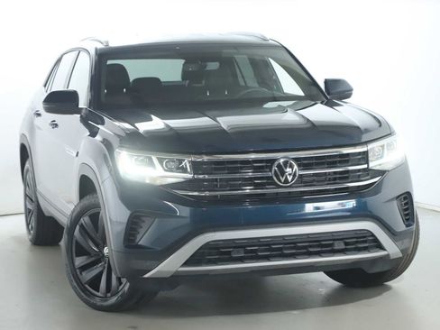 Used 2022 Volkswagen Atlas Cross Sport SE image 2