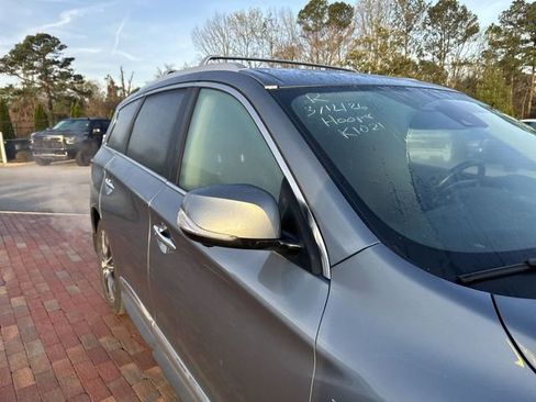 Used 2017 INFINITI QX60 Base w/ Deluxe Technology Package image 18