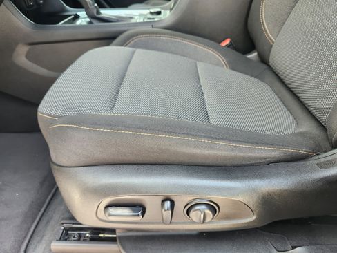Used 2021 Chevrolet Traverse LT FWD image 20