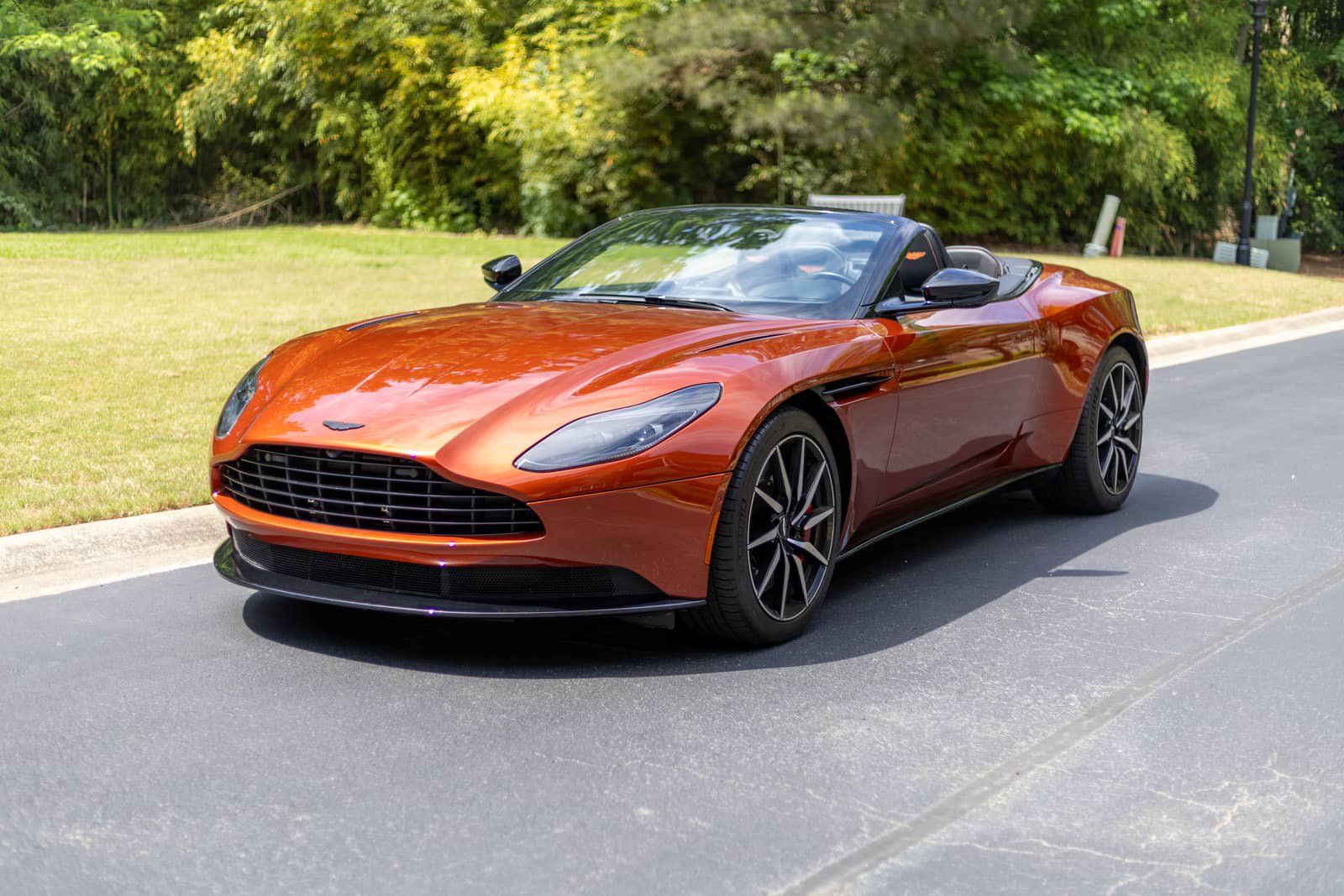 Used 2021 Aston Martin DB11 Volante RWD image 1