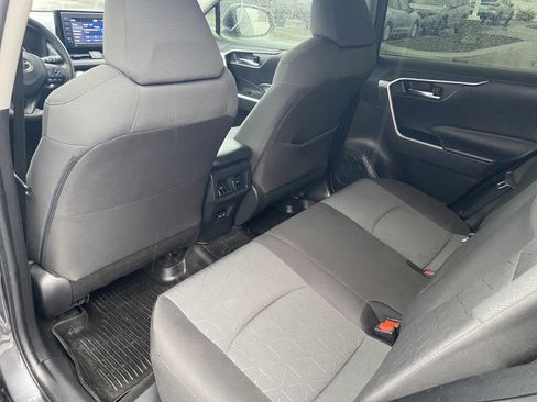 Used 2022 Toyota RAV4 XLE image 19