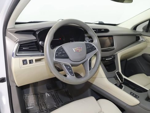 Used 2017 Cadillac XT5 Luxury w/ Driver Awareness Package image 25