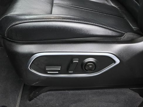 Used 2023 Jeep Wagoneer 4WD w/ Convenience Group I image 19