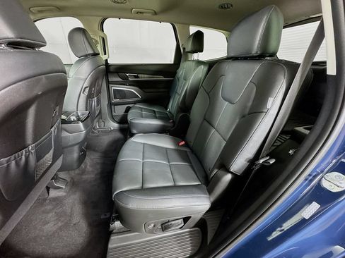 Used 2025 Kia Telluride EX w/ EX Captain's Chair Package FWD image 32
