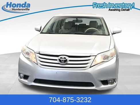 Used 2011 Toyota Avalon FWD image 3
