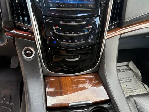 Used 2020 Cadillac Escalade ESV Luxury AWD/4WD image 31