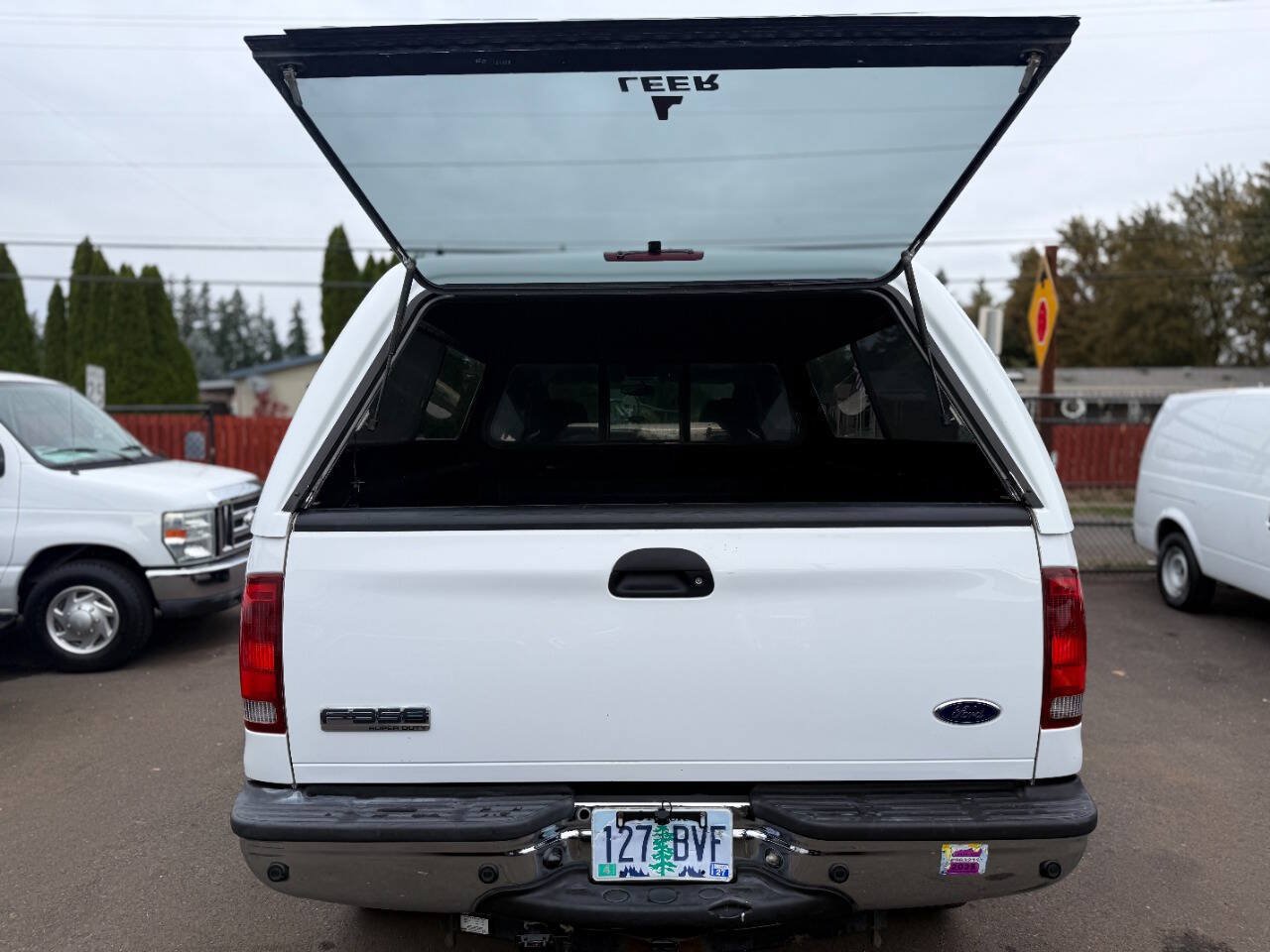 Used 2005 Ford F350 Lariat AWD/4WD image 9