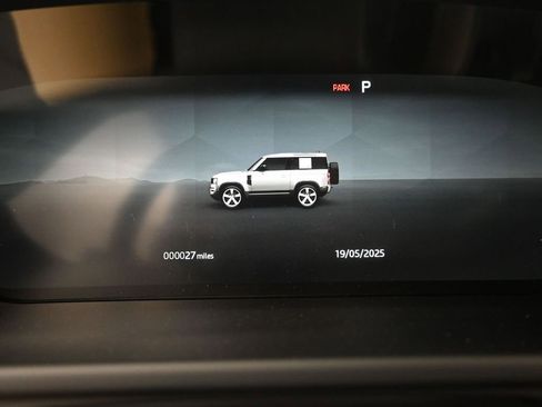 Used 2025 Land Rover Defender 90 S image 22