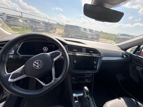 Used 2023 Volkswagen Tiguan SE AWD/4WD image 10