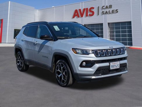 Used 2025 Jeep Compass Limited image 3