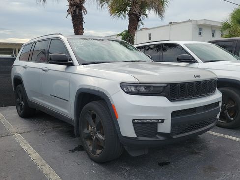 Used 2023 Jeep Grand Cherokee L Limited w/ Luxury Tech Group II AWD/4WD image 2