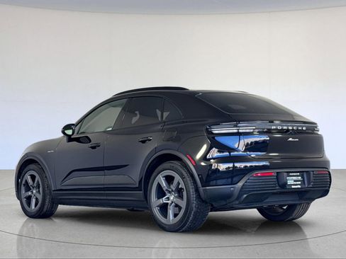 Certified 2025 Porsche Macan Electric image 3