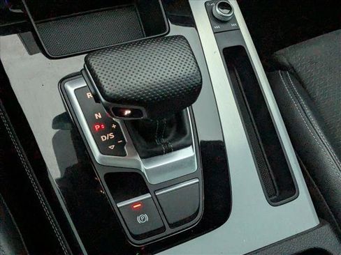 Used 2022 Audi Q5 e Prestige w/ Prestige Package image 12