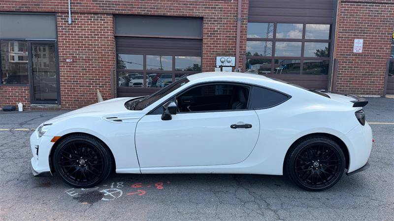 Used 2018 Toyota 86 RWD image 6