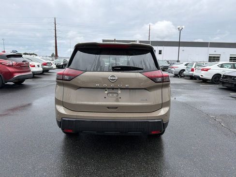 Used 2025 Nissan Rogue SV AWD/4WD image 4