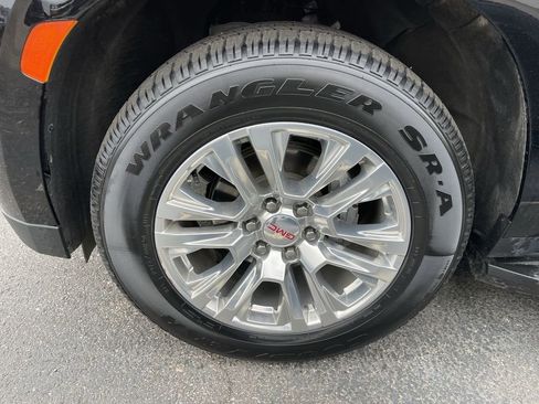 Used 2024 GMC Yukon XL Denali image 2