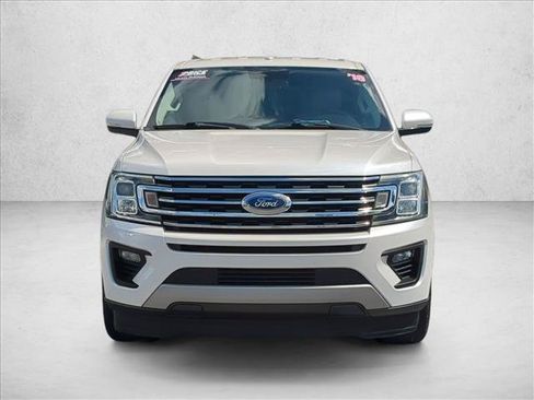 Used 2018 Ford Expedition XLT w/ Equipment Group 201A RWD image 2