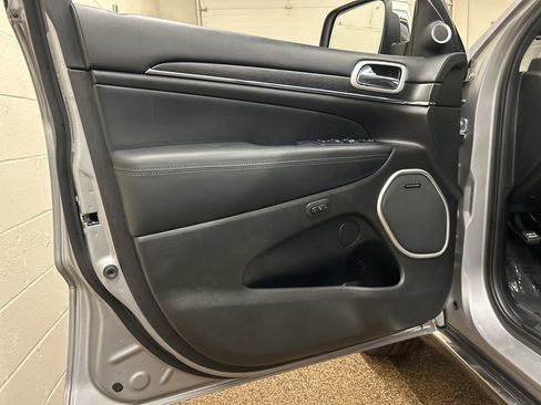 Used 2019 Jeep Grand Cherokee Summit AWD/4WD image 12