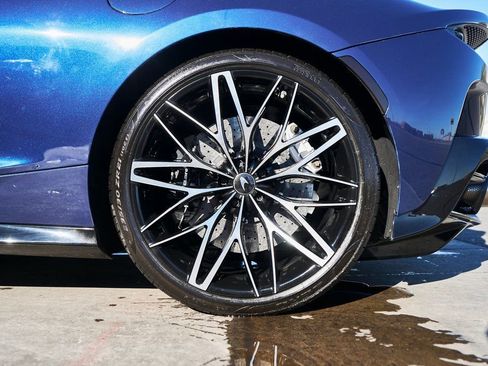 Used 2022 McLaren GT RWD image 23
