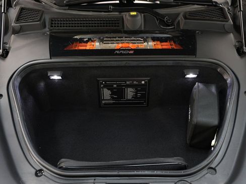 Used 2023 Ferrari SF90 Spider image 18