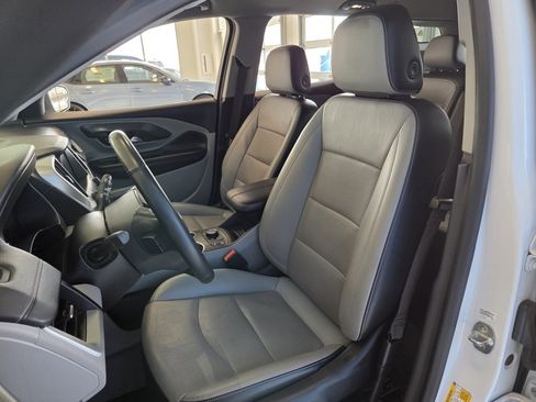 Used 2023 GMC Terrain SLT image 16