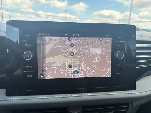Used 2025 Volkswagen Jetta SEL FWD image 21