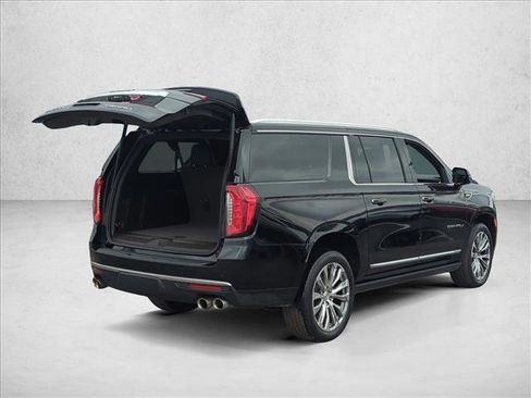 Used 2021 GMC Yukon XL Denali w/ Denali Premium Package image 5