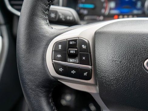 Used 2022 Ford Explorer XLT w/ Equipment Group 202A AWD/4WD image 23
