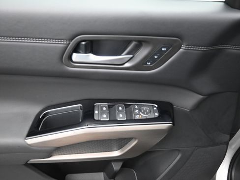 New 2025 Nissan Pathfinder Platinum image 11