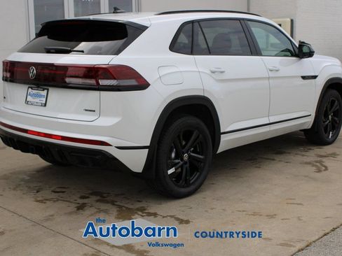 Used 2026 Volkswagen Atlas Cross Sport SEL R-Line AWD/4WD image 6