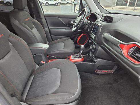 Certified 2019 Jeep Renegade Trailhawk image 34