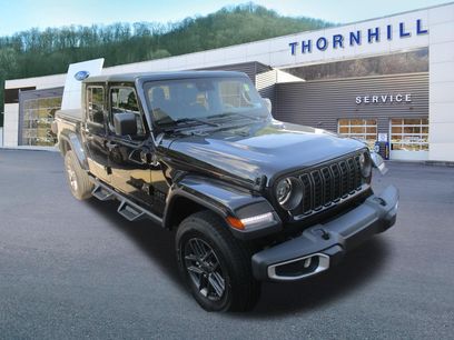 Used 2025 Jeep Gladiator Sport