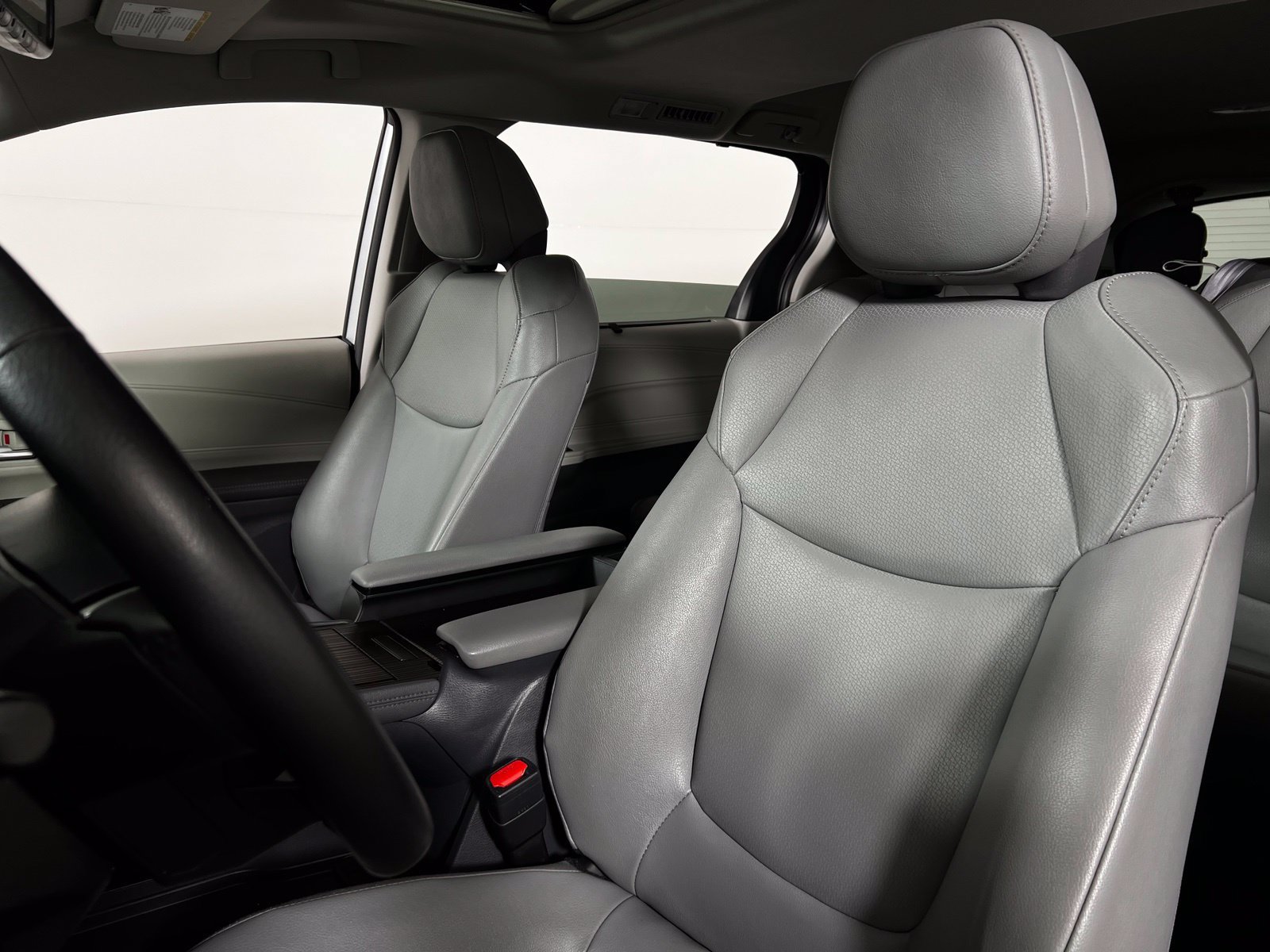 Certified 2023 Toyota Sienna XLE FWD image 13