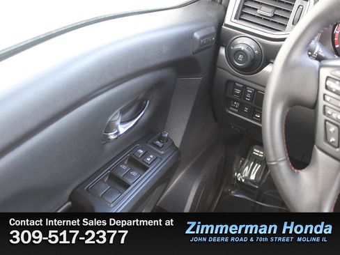 Used 2023 Nissan Titan PRO-4X w/ Pro-4x Convenience Package image 14