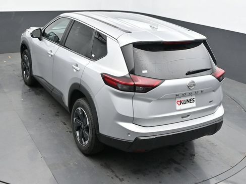 Used 2025 Nissan Rogue SV AWD/4WD image 41