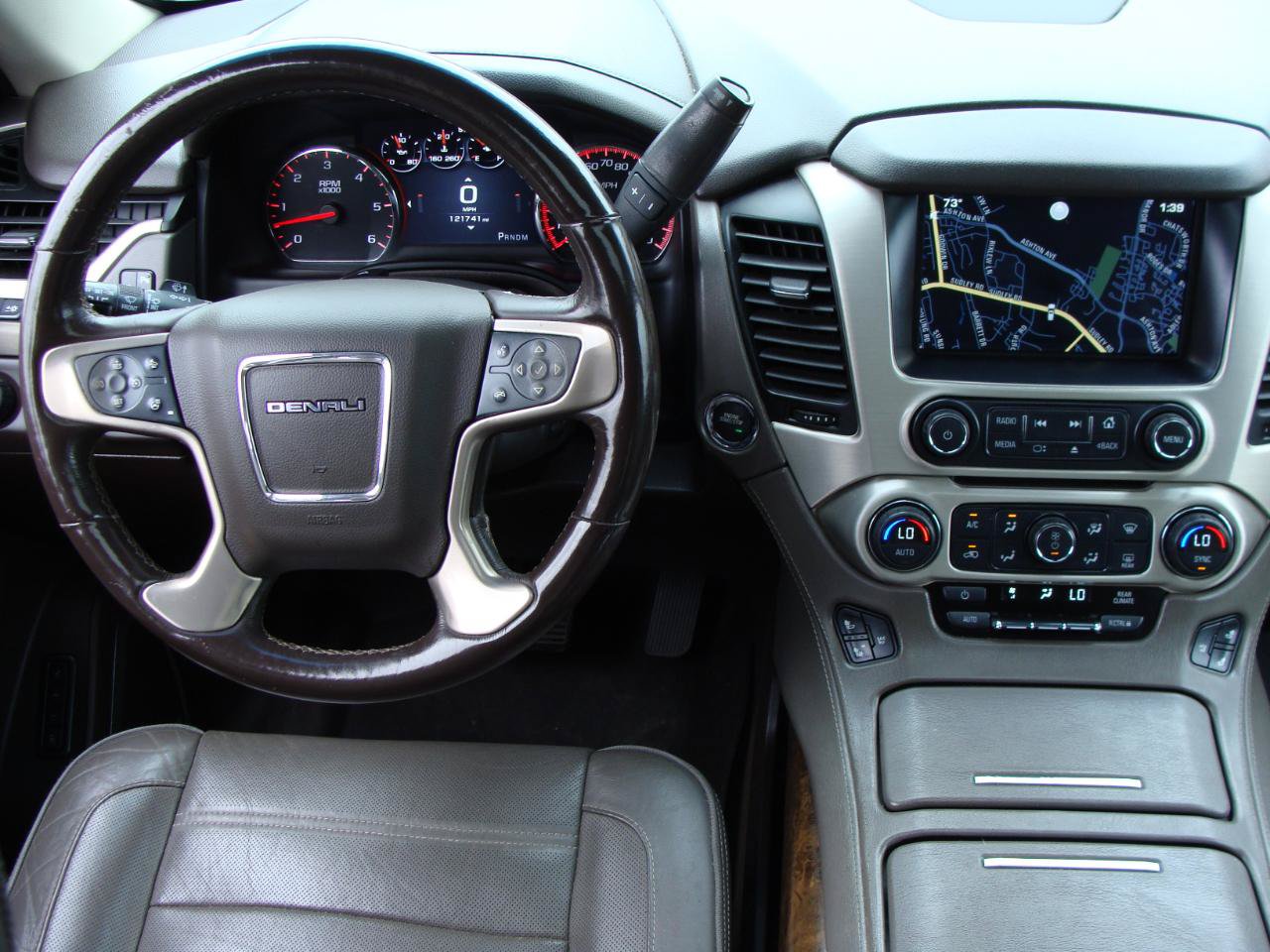 Used 2015 GMC Yukon XL Denali w/ Touring Package AWD/4WD image 13