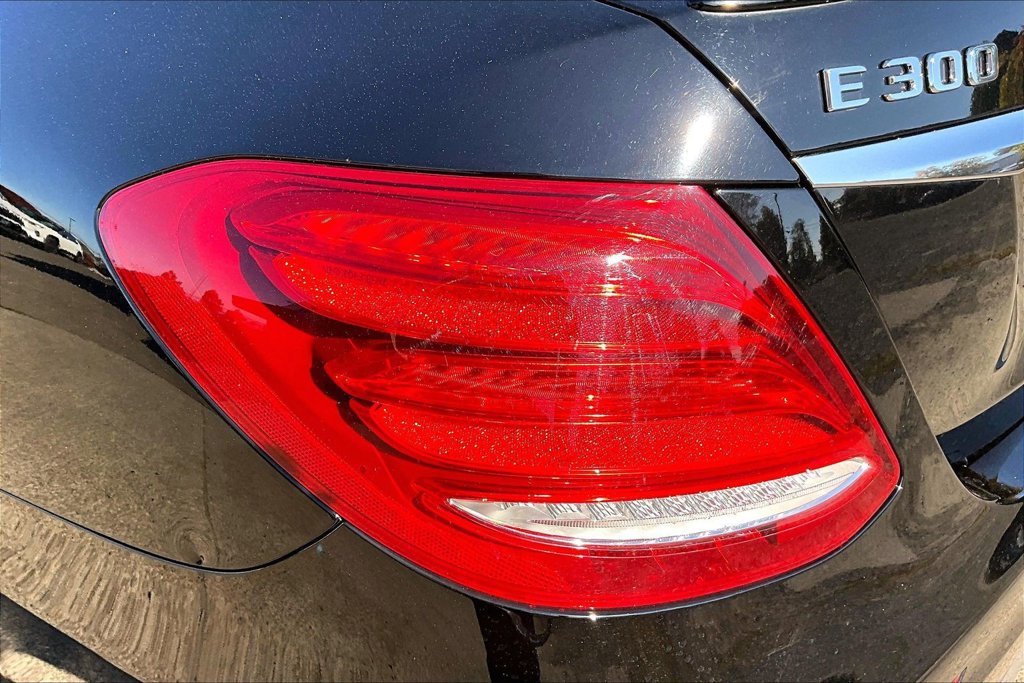 Used 2017 Mercedes-Benz E 300 4MATIC image 28