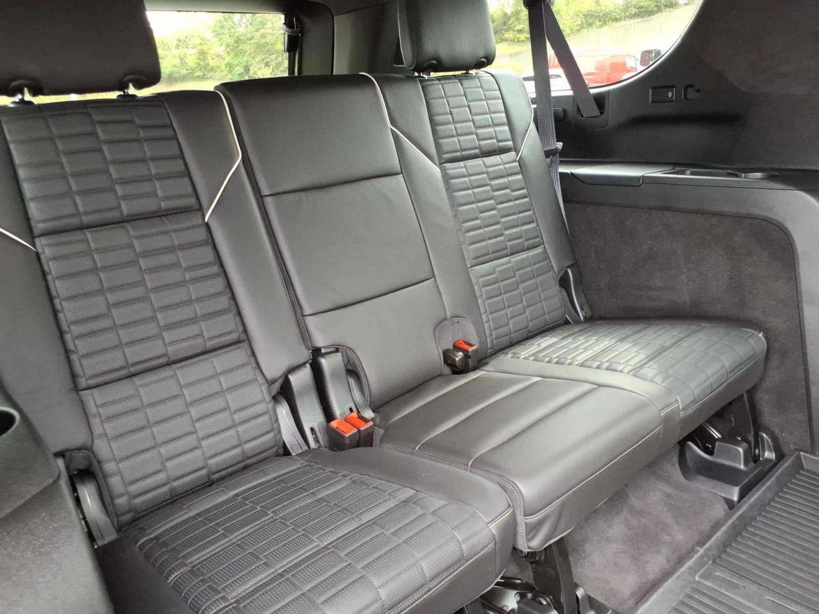 Used 2024 Cadillac Escalade ESV V w/ LPO, ONYX Package AWD/4WD image 32